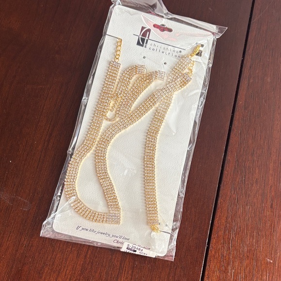 Gold Rhinestone Jewelry Set- NWT. (Necklace, earrings, bracelet) - Picture 6 of 7